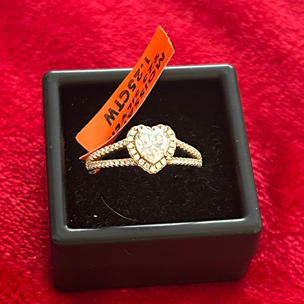 Luxury‎ Moissanite Diamond Gold Heart Ring size 9